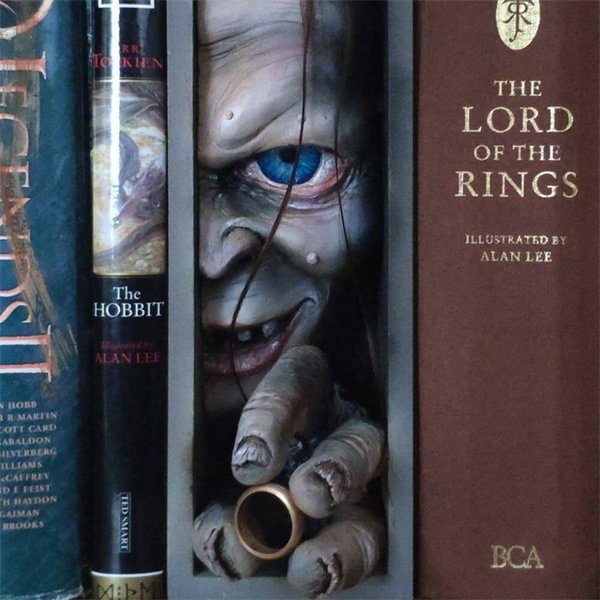 Peeping On The Bookshelf Booknook